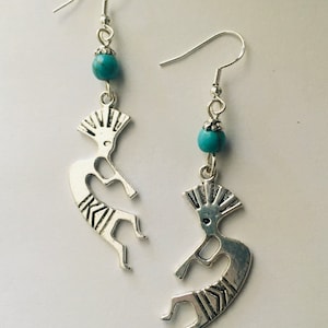 Brincos Kokopelli Southwestern Charm com detalhes em pedra turquesa - em anzóis de prata de lei