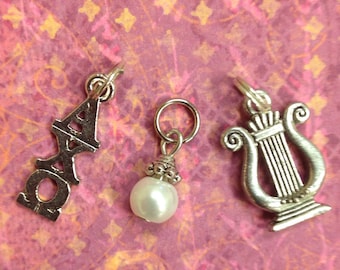 Alpha Chi Omega AXO Sorority silver Charm set - encanto de mascota lira, lavaliere y colgante de perlas