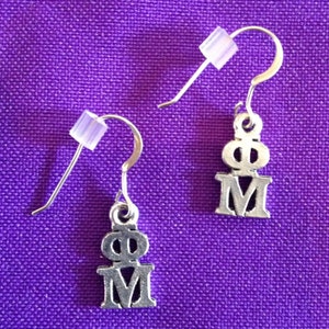 Phi Mu PM Lavaliere Anhänger an Sterling Silber Ohrhaken, offiziell lizensiert
