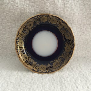 Hutschenreuther Hohenberg Bavaria Cobalt Blue Dish, Gold Encrusted Filigree Floral, Pattern 01116, Madeleine, Germany, Cobalt Blue and Gold