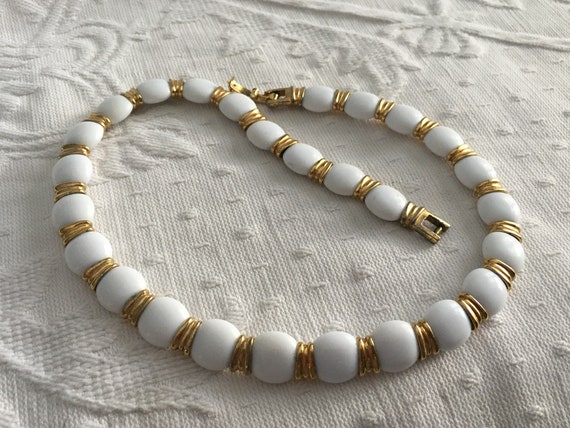 Monet Choker White Lucite Beads with Gold Tone Se… - image 5
