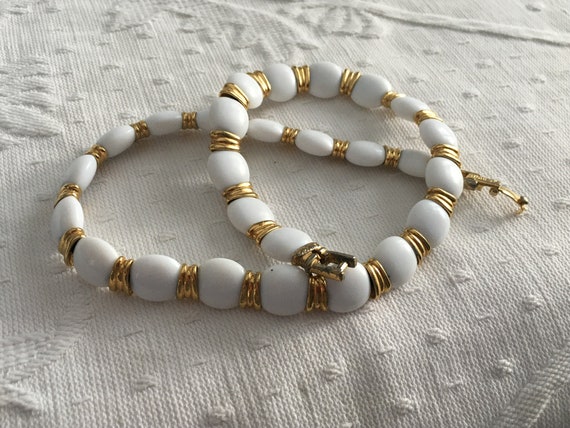 Monet Choker White Lucite Beads with Gold Tone Se… - image 9