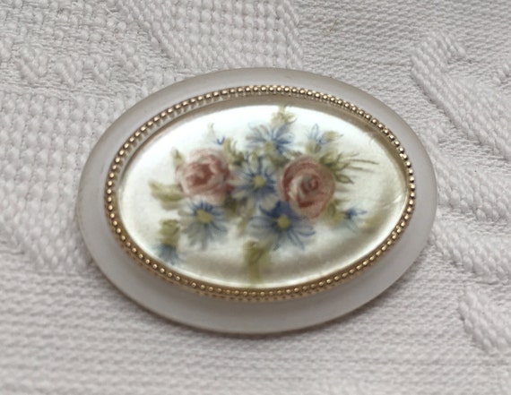 Oval Brooch with Floral on White Lucite, Gold Tri… - image 1