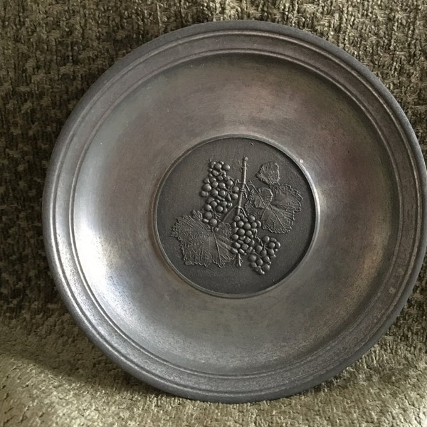 Zinn Giesser Innung Pewter Wall Plate, Embossed Grape Pattern,  Pewter Wall Plate, Germany, Hanger on Back, Collectible Wall Plate
