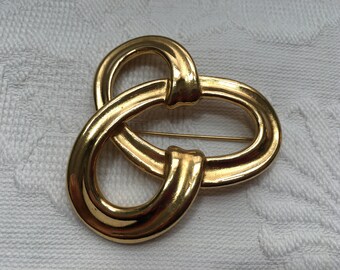 Monet Gold Tone Knot Brooch Pin, Ribbon Knot Pin, Smooth Open Knot Pin, Vintage Monet Brooch, Textured Back, Rollover Clasp, 2" X 2"