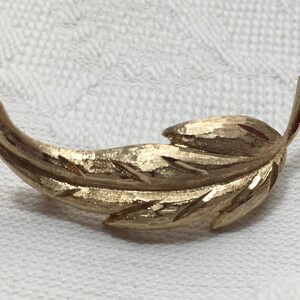Monet Gold Tone Feather Leaf Pin Brooch, Brushed Gold Tone, Rollover clasp, Vintage Monet Feather Pin, Looks New, 1 3/4&quot; x 5/8&quot;, Signed