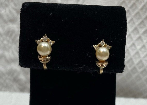 Crown Trifari Gold Tone with Faux White Pearl And… - image 1