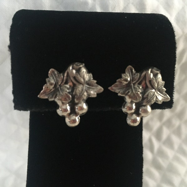 Jewel Art Sterling Silver Grape Leaves and Clusters Screw On Earrings, MidCentury Earrings, Grape Motif, Sterling Grape Screw Back Earrings