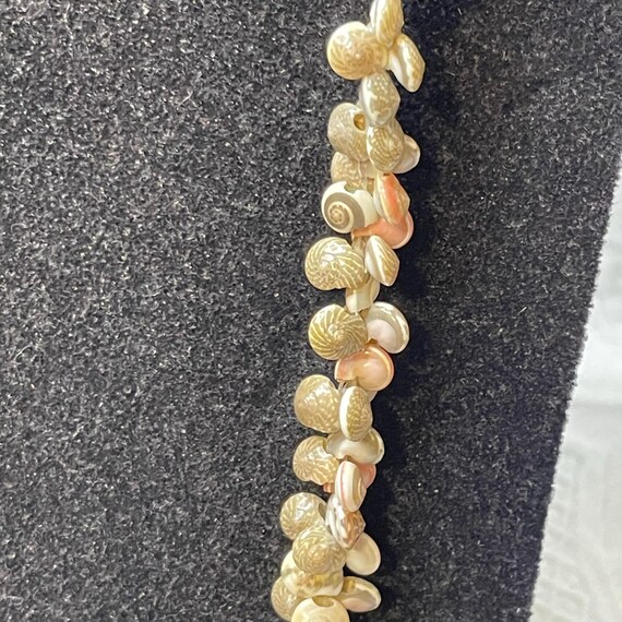 Vintage 1960s Seashell Necklace: Tiny Shell Tropi… - image 9