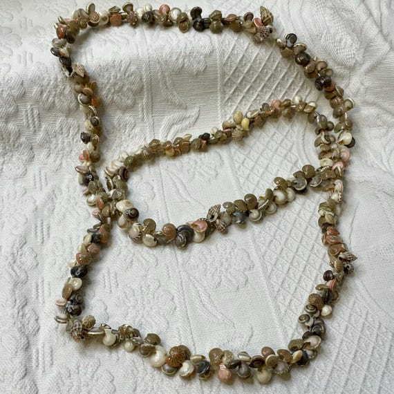 Vintage 1960s Seashell Necklace: Tiny Shell Tropi… - image 1