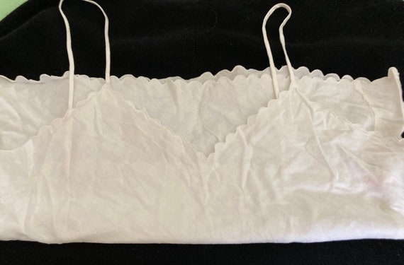 Vintage 90's  Barbizon White COTTON scalloped v-n… - image 3