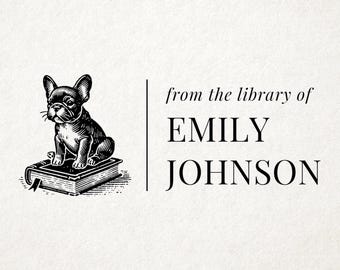 Può includere: Illustrazione in bianco e nero di un bulldog francese seduto su un libro con il testo "from the library of EMILY JOHNSON".
