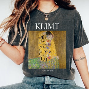 Comfort Colors Gustav Klimt The Kiss Art Shirt Gifts Painting Tee Collage Aesthetic T Shirt Clothing Light Dark Academia Artist Teacher Gift