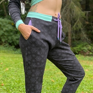Geo Joggers - Pantaloni Activewear unisex in cotone organico / Yoga e fitness da donna / loungewear / Geometria sacra / Sudorazioni geometriche / Festival