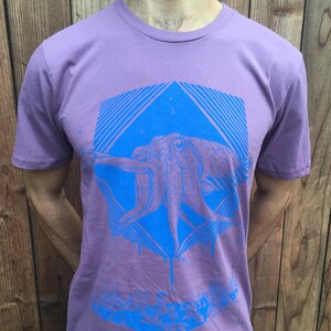 The Pharaoh Cuttlefish Men's Organic Cotton Tee Shirt / Cuttlefish / Nature / Egyptian / Astronaut / Spaceship / Sci-fi / Pyramid / Ocean image 2