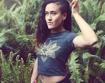 The Lotus - Crop Tee / Crop Top / Women's yoga / Festival / Lotus Design / Sacred Geometry / Organic Cotton / Flower shirt / Lotus Shirt