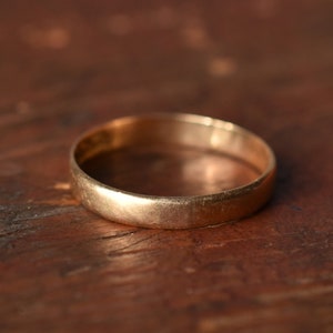 1900s 18K Antique Thin Stacking Wedding Band Ring in Yellow Gold