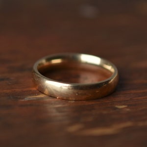 1980s 14K Vintage Simple Rounded Wedding Band Ring in Yellow Gold