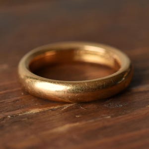 1900s 18K Antique Heavy Rounded Donut-Style Wedding Band in Yellow Gold