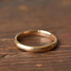 1960s 18K Vintage Italian Made Rounded Wedding Band in Yellow Gold