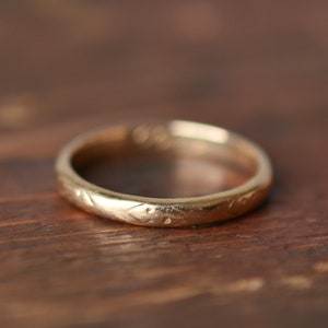 1940s 14K Vintage Well Worn Hand Chased Wedding Band Engraved "1948" in Yellow Gold