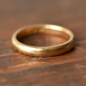 1920s 18K Antique Tiffany & Co Hand Engraved Wedding Band in Yellow Gold
