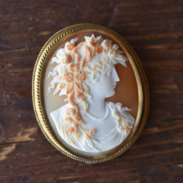 1910s 10K Antique Hand Carved Shell Cameo "Hera" Pin Brooch in Yellow Gold