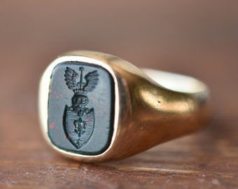 1950s 14K Vintage French Made Carved Bloodstone Intaglio Coat of Arms Signet Ring in Yellow Gold