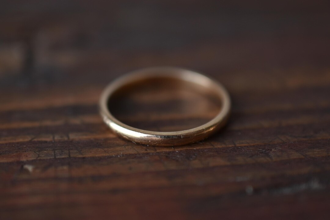 1970s 14K Vintage Thin Stacking Wedding Band in Yellow Gold - Etsy