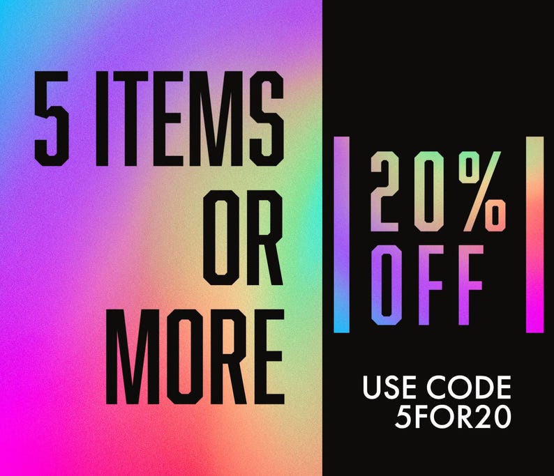 Pode incluir: Um gr&aacute;fico promocional com um fundo gradiente de rosa, roxo e azul. O texto preto em negrito diz "5 ITENS OU MAIS" &agrave; esquerda. &Agrave; direita, &eacute; exibido "20% DE DESCONTO", com "USE O C&Oacute;DIGO 5FOR20" abaixo.