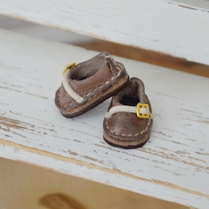 Blythe Doll Shoes - Handmade Genuine Leather Shoes - Chocolate Brown with Off White Strap