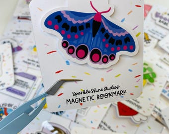 Marque-page magnétique fait main - « Papillon de nuit » (marque-page mignon, cadeau livresque, cadeau pour les lecteurs, cadeau pour les amoureux des livres)