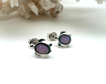 Pendientes de tuerca con forma de tortuga de ópalo rosa // Pendientes de botón con forma de tortuga de ópalo rosa // Pendientes de plata con forma de tortuga // Plata de ley 925 // Piedra natal de octubre
