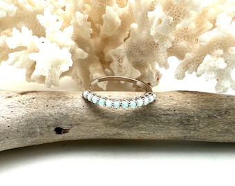 Anillo de eternidad de plata con ópalo blanco, 5-10 mm // Plata 925 // Anillo de ópalo de fuego blanco con engaste de garras, 2 mm // Anillo minimalista de ópalo