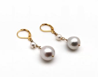 Pendientes colgantes de doble perla // Relleno de oro de 18K // Perlas japonesas // Pendientes de perlas envueltos en alambre