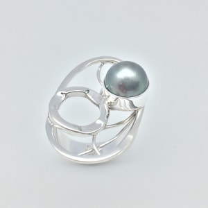 Tahitian Pearl Ring // 925 Sterling Silver //Hammered Abstract Oval Setting // Genuine Tahitian Pearl // Size 6