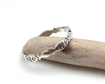 Tiny Fish Silver Ring / Fish All the Way Around / Silver Ocean Ring / Whimsical / Fish Ring 3, 4, 5, 6, 8, 9, 10 / Sterling Silver