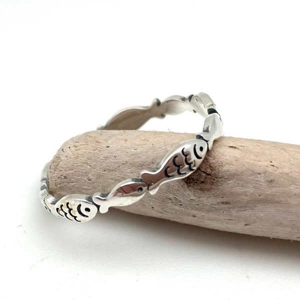 Tiny Fish Silver Ring / Fish All the Way Around / Silver Ocean Ring / Whimsical / Fish Ring 3, 4, 5, 6, 8, 9, 10 / Sterling Silver