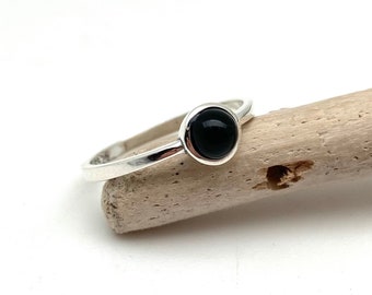Schwarzer Onyx Silberring 4-10 / Schlichter Onyx Silberring / Kleiner Onyx Ring / 925 Silberring