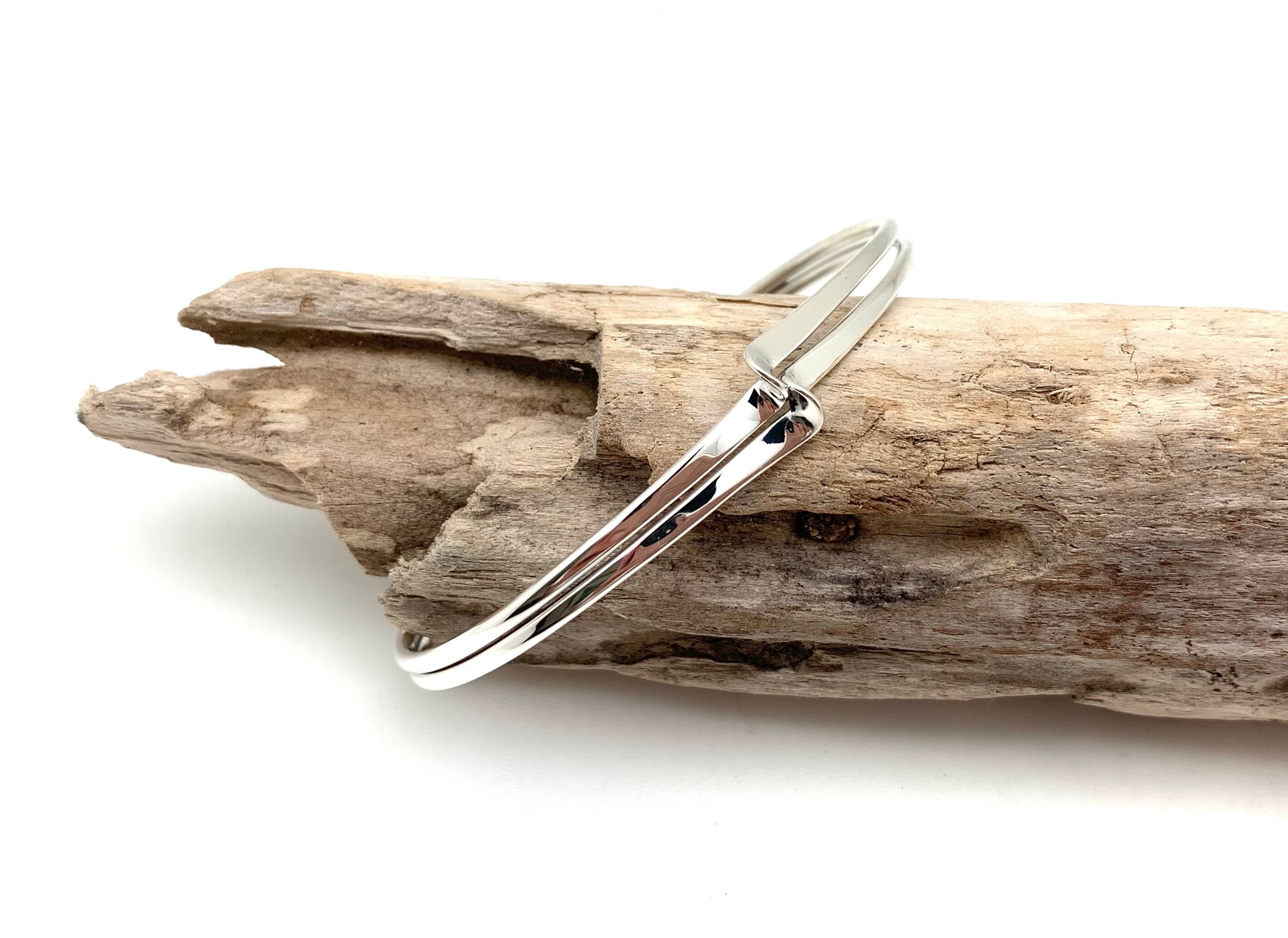 シルバー ウェーブ バングル 6.5 インチ - 8 インチ / シルバー シルバー ウェーブ バングル 6.5 インチ - 8 インチ / シルバー