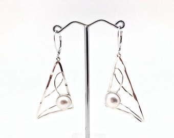 Pearl Earrings // Abstract Hammered Setting // 925 Sterling Silver // Pearl Jewelry