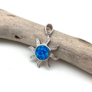 Pingente Sol de Opala Azul, Prata de Lei (20 mm)