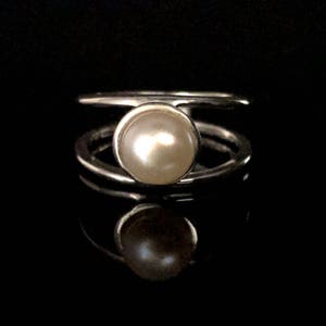 Simple Pearl Silver Ring // Natural Freshwater White Pearl // Silver Cage Ring // Silver Pearl Ring // Size 6, 8, 10 // 925 Sterling Silver