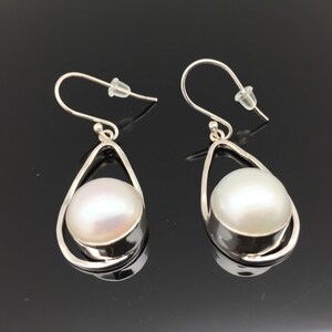 White Teardrop Pearl Earrings // 925 Sterling Silver Setting // Luxe Quality Pearls