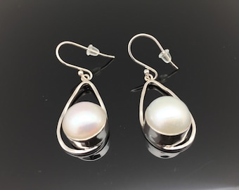 White Teardrop Pearl Earrings // 925 Sterling Silver Setting // Luxe Quality Pearls