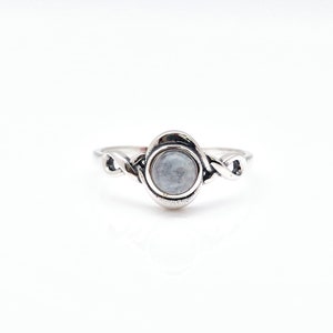 Moonstone Ring // Dainty Design Infinity Moonstone Ring // 925 Sterling Silver // Silver Moonstone Ring // Rainbow Moonstone Ring