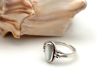 Mother of Pearl Silver Vintage Inspired Ring 4-10 / White Shell Silver Ring / MOP Silver / Bali Ring 925 Silver