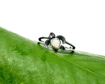 Opal Turtle Ring 5-10 / Opal Silver Turtle Ring / White Opal Turtle / Tiny Turtle Ring / Opal Turtle Ring Size 5-10 / 925 Sterling