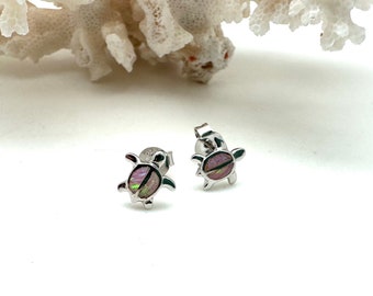 Pendientes de poste de tortuga de ópalo rosa // Pendientes de perno de tortuga de ópalo rosa // Pendientes de plata de tortuga // Plata de ley 925// Piedra de nacimiento de octubre