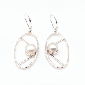 Pearl Earrings // Lightly Hammered Geometric Oval Design // 925 Sterling Silver